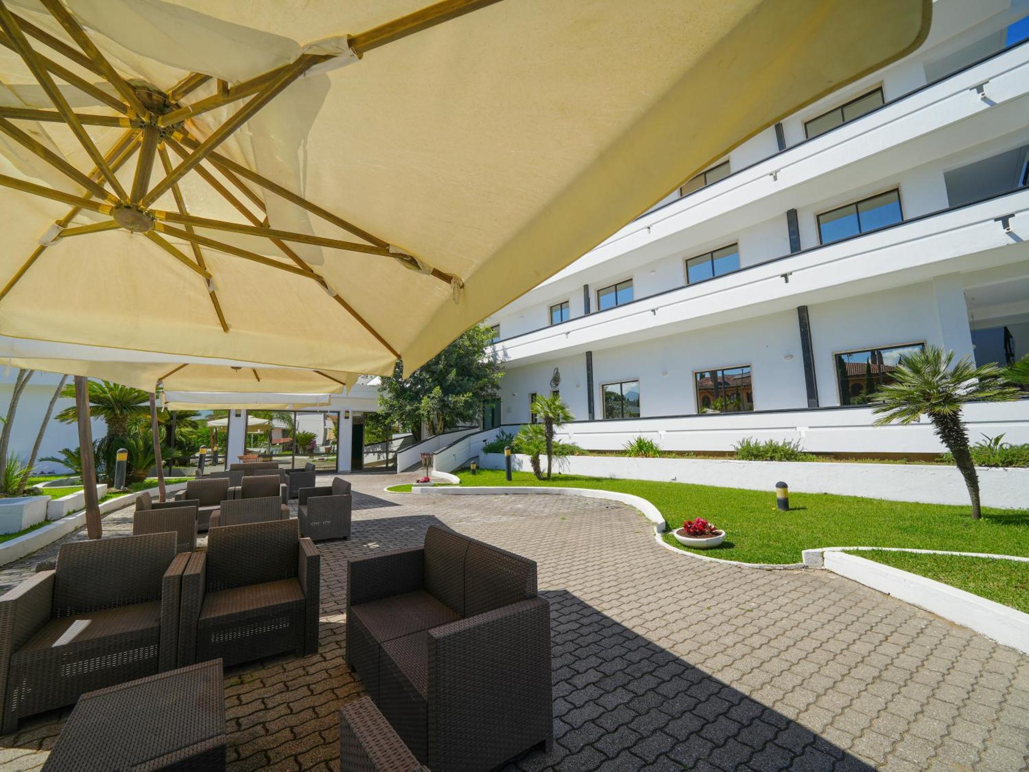 Hotel Club Clorinda Nuova Gestione 2024 Paestum Extérieur photo